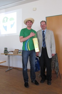 Foto vom Dankesch&ouml;n an Referent Sibenhorn vom &Uuml;60-Team